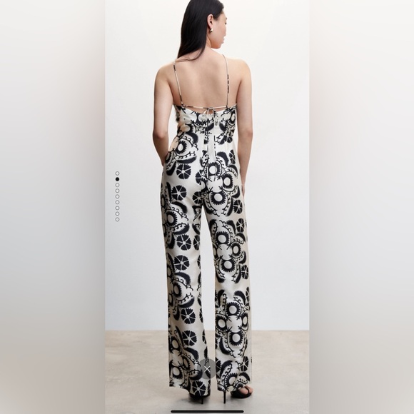 BNWT SOLD OUT🩷 Mango open back halter jumpsuit SIZE MEDIUM - Picture 3 of 3